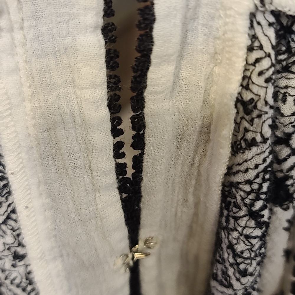 ZARA WOMAN Ivory Blouse with Ebony Detailing - Picture 8 of 9